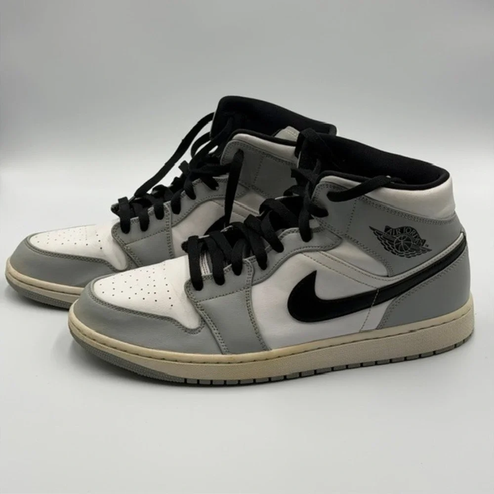 Air Jordan 1 Mid Light Smoke Grey White Black 554724-092 Mens Size 12 Sneaker
